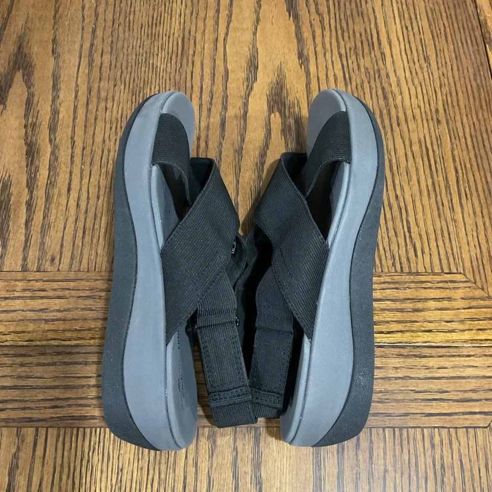Cloudsteppers by Clarks Black and Gray Sandals - Picture 12 of 12